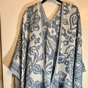 Chico’s Indigo and Ecru Textured Ruana Wrap No Size